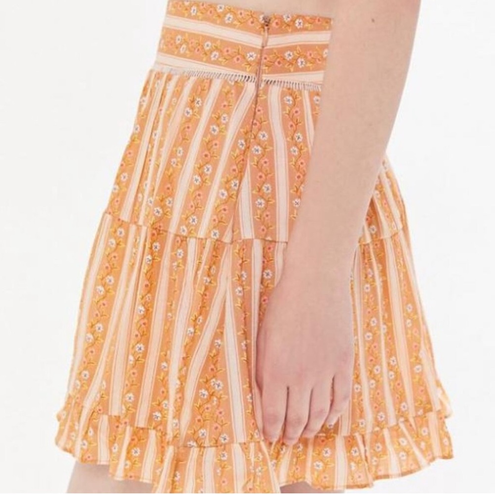 Urban Outfitters Prairie Tiered Floral Ruffle Short - M - Picture 5 of 10